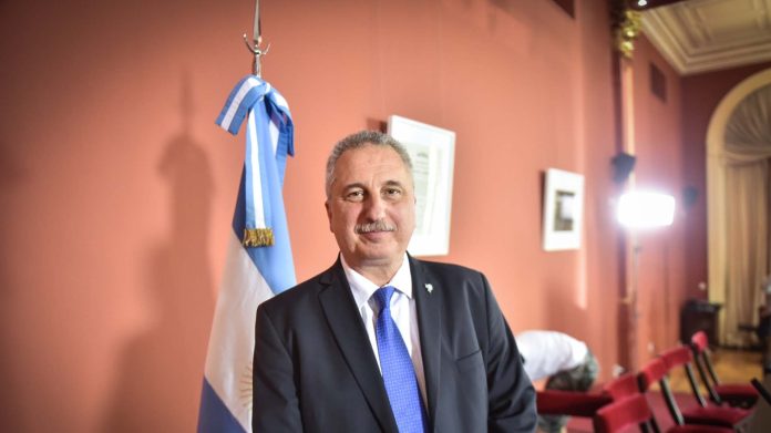 En medio de una crisis financiera, Misiones postergó el pago del aguinaldo del Gobernador y sus funcionarios