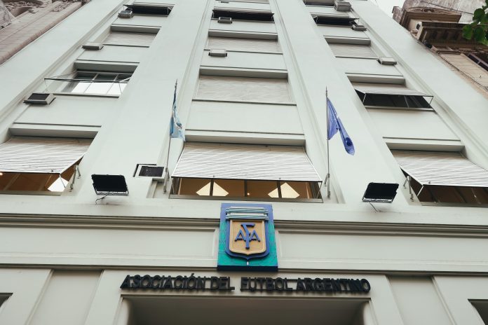 En un duro comunicado, la AFA le respondió al Gobierno y defendió la gestión de Claudio Tapia