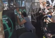 Tensión entre manifestantes y la policía afuera del Congreso mientras se debate el Presupuesto 2026