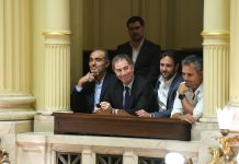 Con la reforma laboral, el Gobierno enfrenta hoy su primera batalla en el Congreso que podría marcar el pulso de las extraordinarias