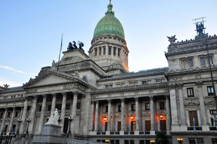 El Gobierno prorrogó las sesiones extraordinarias para tratar el financiamiento universitario