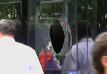 Hinchas de Gimnasia y Esgrima atacaron en patota a un simpatizante de Estudiantes en La Plata