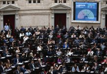 Licencias médicas: el Gobierno activa una carrera contra reloj para aprobar la reforma laboral en extraordinarias