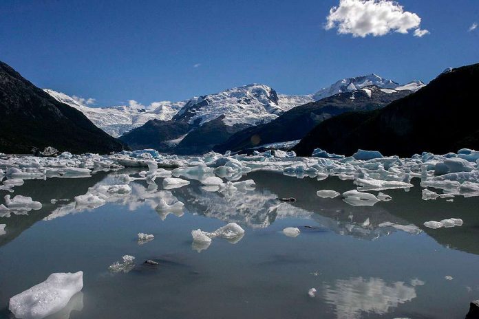 Comenzó la audiencia pública sobre la modificación de la ley de Glaciares entre reclamos e impugnaciones