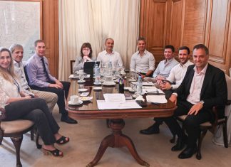 Con Manuel Adorni a la cabeza, la mesa política está reunida nuevamente en la Casa Rosada para definir la estrategia legislativa