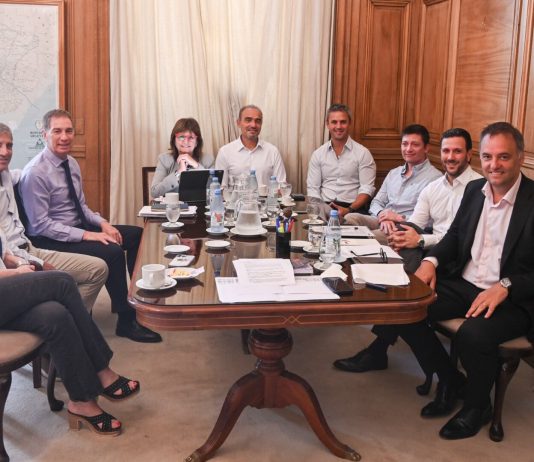 Con Manuel Adorni a la cabeza, la mesa política está reunida nuevamente en la Casa Rosada para definir la estrategia legislativa