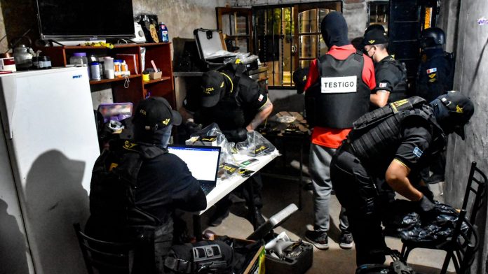 El Congreso busca prohibir los celulares en cárceles tras la extorsión que derivó en la muerte de un soldado en Olivos