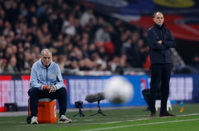 El cruce entre Tuchel y Bielsa tras el terrible planchazo de Araújo a Phil Foden en el amistoso entre Inglaterra y Uruguay