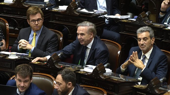 El frente anti-Milei desafía a la avenida del medio: la estrategia de Provincias Unidas y el rol de los dirigentes locales