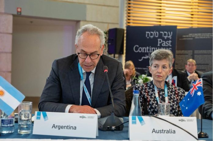 El gobierno de Trump felicitó a Argentina por asumir la presidencia de la Alianza Internacional para el Recuerdo del Holocausto