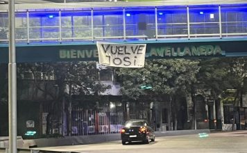 El líder de la barra de Racing no podrá ingresar a los estadios y aparecieron banderas que preanuncian una guerra interna