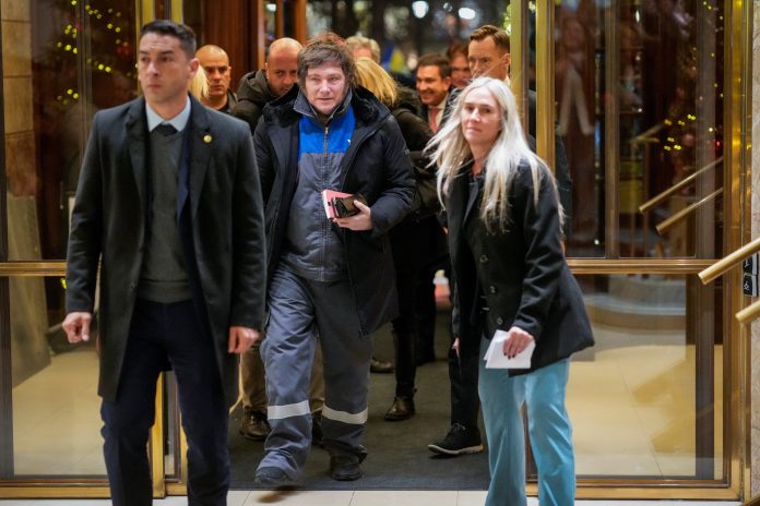 El “milagro del mameluco” en el medio de la tormenta: Milei se abraza a YPF para saltar los escándalos