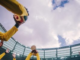 Escándalo en África: Senegal exhibió el trofeo como campeón continental luego de que la confederación se lo quitara y adjudicara a Marruecos