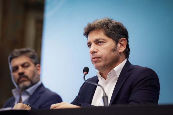 Kicillof le pidió Milei que intervenga para moderar el aumento de la nafta: «Para eso YPF es nacional»