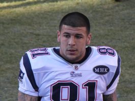 La abrupta caída de Aaron Hernández: de super estrella de la NFL a convertirse en un criminal preso de una enfermedad