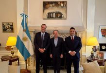 Manuel Adorni cumple agenda en Nueva York y se prepara para reunir a la mesa política el martes