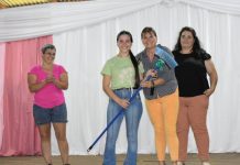 Polémico festejo por el Día de la Mujer en Misiones: un municipio entregó baldes, escurridores y escobas como premios