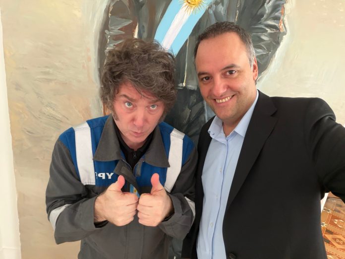 Tras semanas adversas, el Gobierno se muestra hiperactivo e intenta dar por terminado el caso Adorni