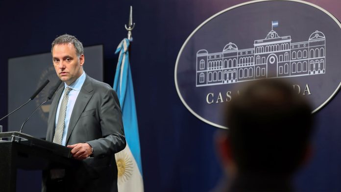 Adorni evalúa hacer otra rueda de prensa y prepara su estrategia judicial ante las dudas por su patrimonio: “Ya lo voy a demostrar”