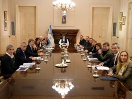 El Gabinete se reúne con intención de retomar la gestión en medio de semanas turbulentas