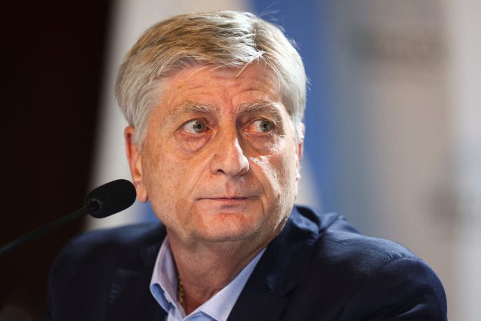 El gobernador de La Pampa presentó amparo para frenar la Ley de Glaciares