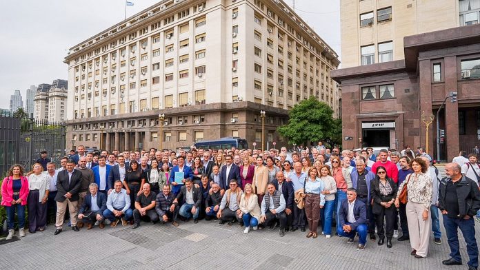 El reclamo que intendentes de todos el país llevaron al Ministerio de Economía: “El ajuste no da para más”