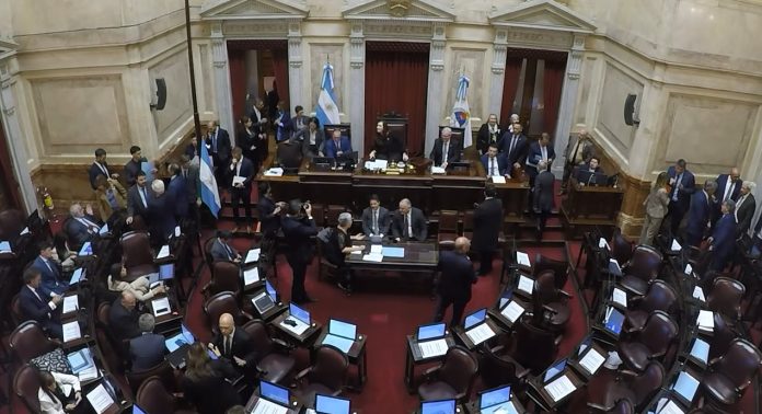 El Senado debate sobre los ascensos de jefes militares y la designación de Crexell como embajadora