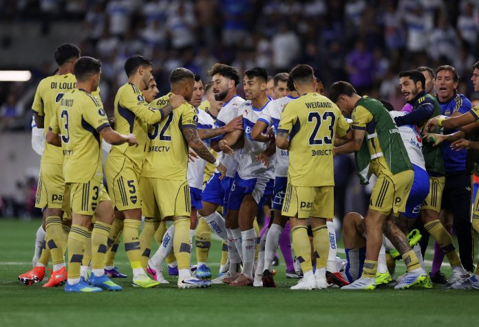 Empujones y golpes: así fue la gresca en el inicio del duelo entre Universidad Católica y Boca Juniors por la Libertadores
