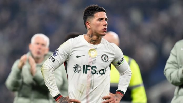 “Es un mocoso sin clase y manipulador”: la lapidaria crítica a Enzo Fernández tras ser suspendido en Chelsea