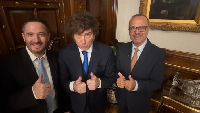 Javier Milei volvió a respaldar a Manuel Adorni y explicó por qué no avanza a la dolarización