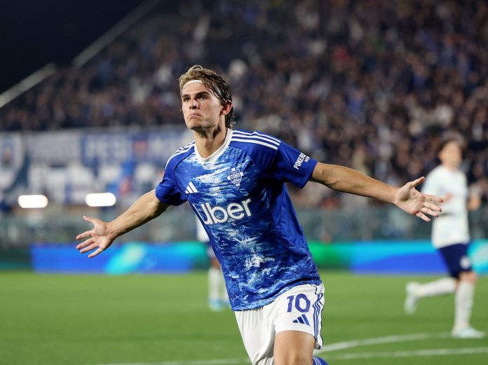 Nico Paz convirtió un golazo en la derrota por 4-3 del Como ante el Inter de Milan, que se encamina a ganar la Serie A