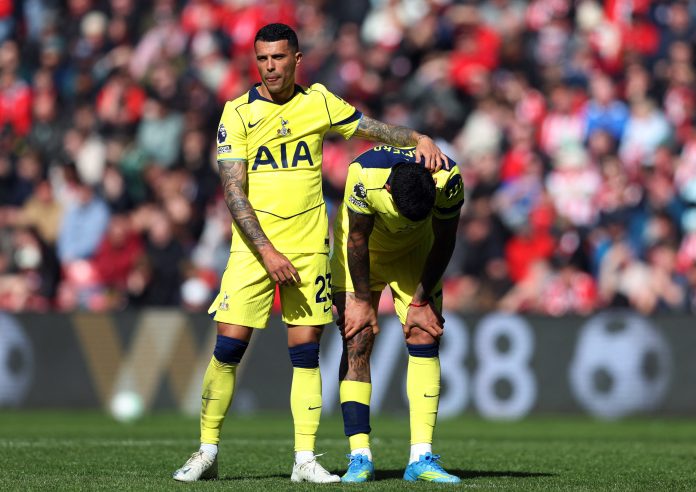 Preocupación para Scaloni: Cuti Romero recibió un fuerte golpe y fue reemplazado entre lágrimas en el partido del Tottenham