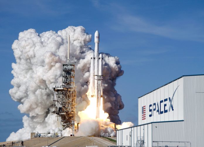SpaceX se apresta a cotizar en bolsa y podría convertir a Elon Musk en el primer billonario de la historia