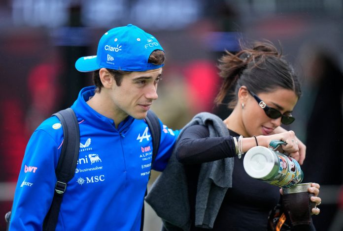 A Colapinto lo confundieron con otro piloto: su divertida reacción junto a Maia Reficco en la previa del GP de Canadá de F1