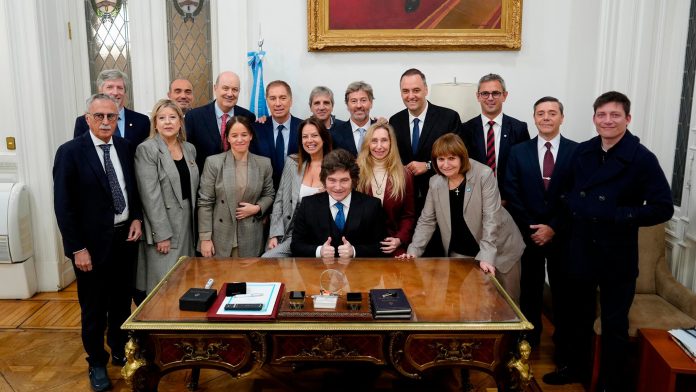 El enojo de Milei por una interna que cruzó los límites y dejó al descubierto el desorden en la gestión