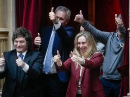 El Gobierno, resignado ante el caso Adorni, apuesta todo al Mundial para cambiar el clima político