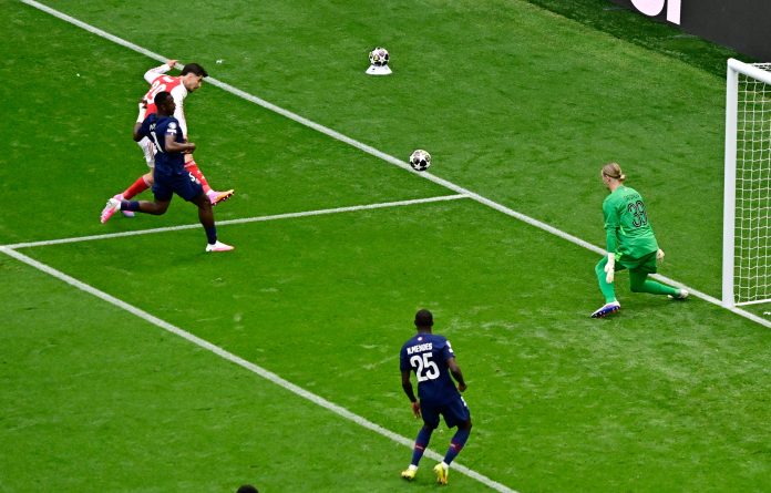El golazo del Arsenal al PSG a los 5 minutos de la final de Champions League