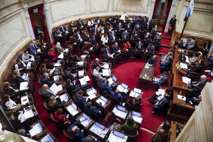 Oficialismo y oposición quieren lograr una última sesión antes de que comience el Mundial y el receso invernal