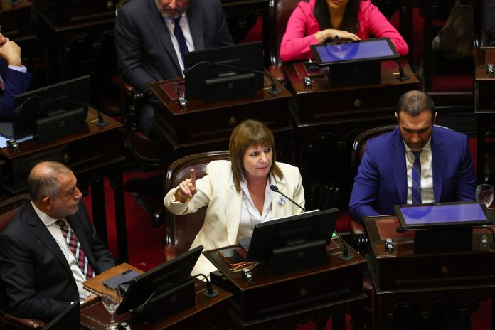 Tras la escalada interna, Bullrich busca descomprimir la tensión con Javier y Karina Milei por el caso Adorni