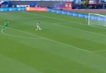 Un futbolista falló un gol imposible con el arco vacío y se viralizó en redes: “Tiene que retirarse”