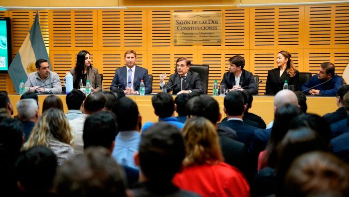 Volvió a escalar la crisis política en Misiones y ya hay un doble comando que parte aguas en el gobierno
