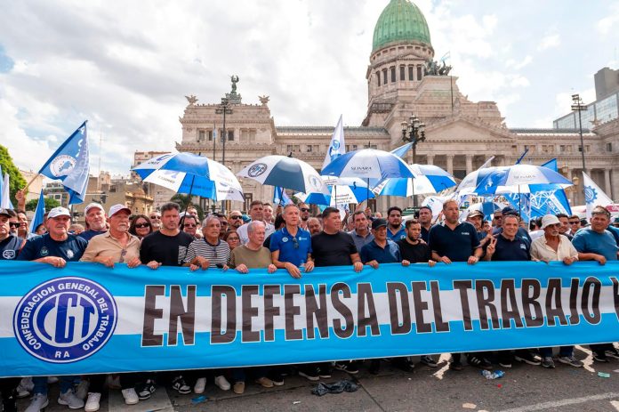 Cómo es el audaz esquema de paros “a la francesa” que analizará la CGT para profundizar su ofensiva contra Milei