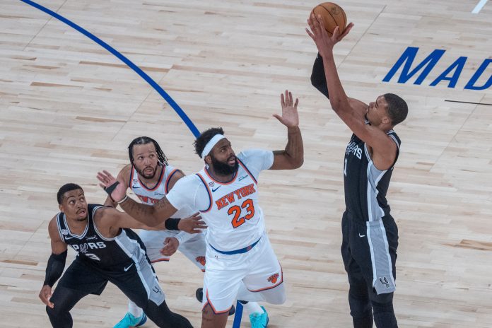 Con Wembanyama como figura, San Antonio rompió la racha de Nueva York y se quedó con el Juego 3 de las Finales de la NBA
