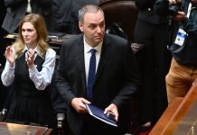En medio de días complejos, Adorni trabaja en el informe de gestión con el que busca cambiar el eje de la discusión