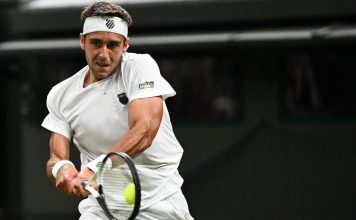 Francisco Cerúndolo arrancó con un triunfo en Queen’s y Tomás Etcheverry se despidió en Halle ante Daniil Medvedev