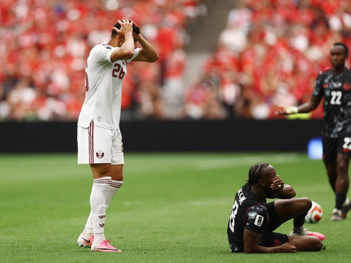 La espeluznante lesión que sufrió una figura de Canadá en el triunfo ante Qatar: la desesperada reacción de los jugadores