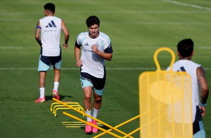 La sorprendente denuncia que presentó el Atlético de Madrid contra el Barcelona por el caso Julián Álvarez en pleno Mundial