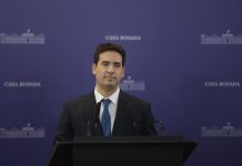 La trastienda del primer acto de Adrián Ravier, el nuevo vocero presidencial, en medio de las dudas sobre el futuro de Manuel Adorni