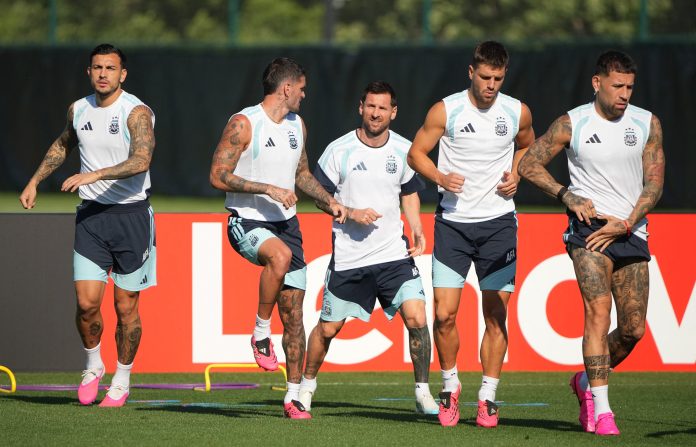 La última práctica de Argentina antes del debut en el Mundial: del equipo ante Argelia al gesto de Scaloni que sorprendió