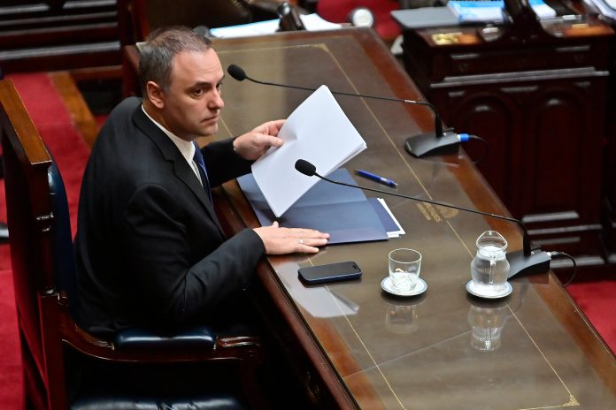 Los dialoguistas en Diputados esperan al Senado para avanzar en la interpelación a Manuel Adorni